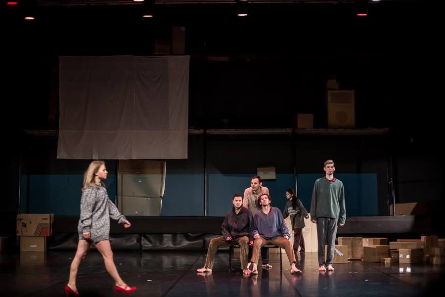 Lic. Ismael Infante en escena — montaje escénico con elenco
