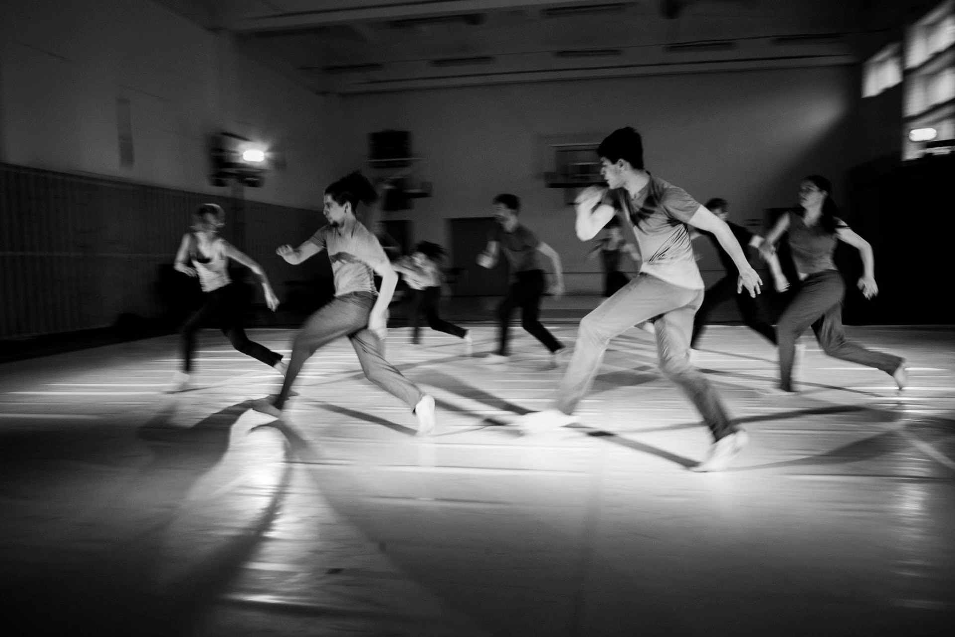 Lic. Ismael Infante en una sesión de danza